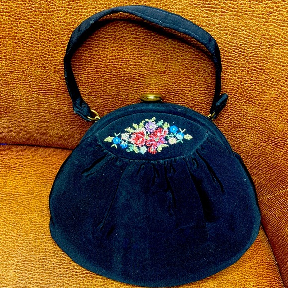 Virginia Art Handbags - Vintage Virginia Art  needle point handbag